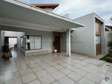 Imóvel com piscina e energia fotovoltaica