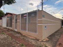 Casa de esquina, vista pro horto