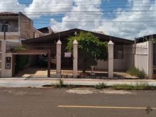 Casa grande com piscina