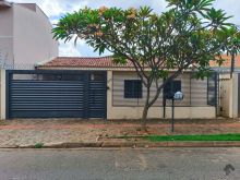 Casa ampla com edícula