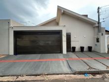 Casa com 3 quartos - área gourmet - rica em armários