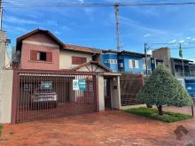 Sobrado amplo com 4 quartos atrás da Conc. BMW