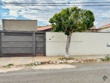 Casa com piscina - 1 suíte - mais 2 quartos