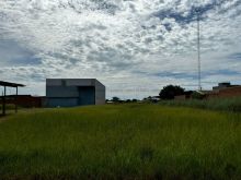 Terreno plano paralelo à principal do Riviera Park