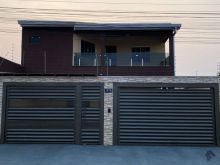 Sobrado com 3 quartos - piscina