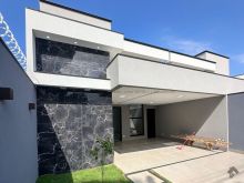 Linda casa com piscina no Rita Vieira