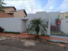Excelente imóvel com amplo quintal