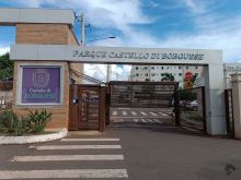 Apartamento térreo com espaço privativo