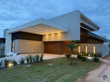 Casa térrea - 4 suítes - Shalom - de esquina