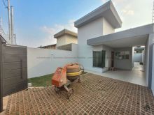 Sala ampla - suíte - piscina - espaço gourmet