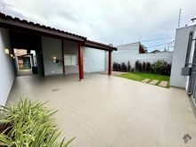 Casa ampla - porteira fechada - 4 vagas de garagem