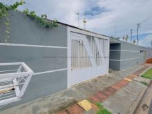 Com piscina e espaçosa área gourmet