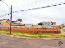 Terreno de esquina quase 800 m²