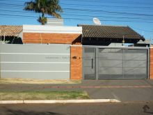 Casa - 01 suíte e 02 quartos
