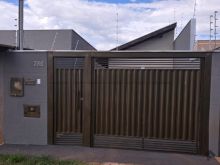 Casa reformada no Los Angeles próxima ao asfalto