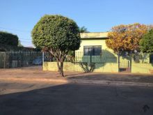 Excelente casa com terreno enorme