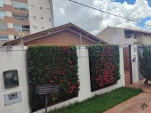 Casa ampla ideal para fins comerciais