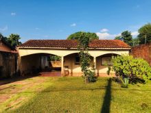 Casa grande - terreno grande