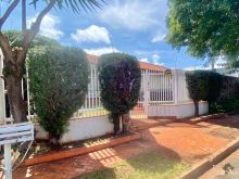 Casa ampla de esquina