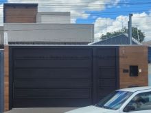 Casa linda e espaçosa com suíte e closet