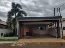 Casa reformada em condomínio fechado