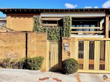 Casa com jardim e muito espaço