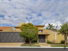 Sobrado de cinema no Carandá Bosque