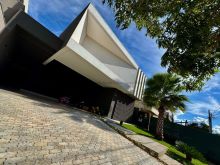 Casa no Alphaville II - porteira fechada e fotovoltaica