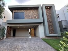 Sobrado imponente com 4 suítes no Damha IV