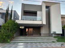 Sobrado sofisticado com 4 suítes