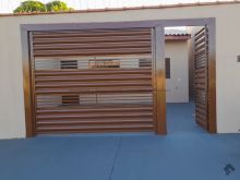 Casa com 2 quartos e quintal