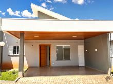 Casa térrea em condomínio na Vila Carlota