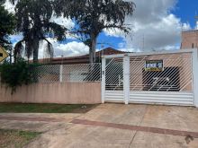 Casa ampla e em ótima localização