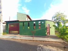Sobrado com casa no mesmo terreno