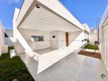 Casa de esquina muito bem localizada