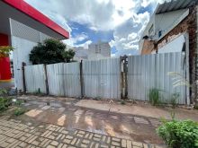 Terreno no centro com muito movimento de pessoas
