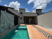 Casa com design moderno e excelente localização