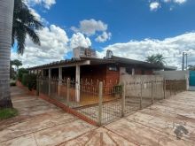 Casa de esquina com excelente localização