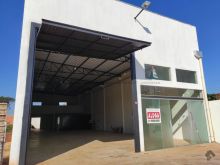 Galpão novo com cerca de 300 m² e mezanino