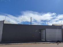 Casa 3 dormitórios próximo ao Colégio Militar