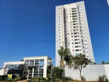 Apartamento mobiliado com 2 vagas independentes