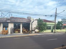 Imóvel de esquina com salão grande