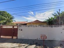 Amplo terreno em casa com edícula