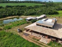 12,5 hectares com sobrado e água natural