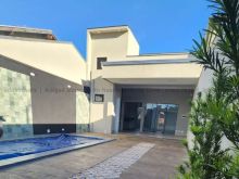 Casa com piscina - 3 quartos Pioneiros