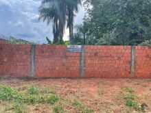 Terreno plano pronto para construir