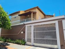 Excelente sobrado com amplo quintal