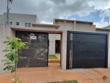 Linda casa com fino acabamento e espaço gourmet