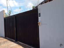 Casa com suíte e dois quartos