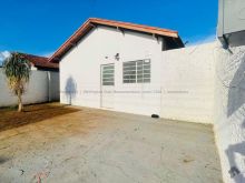 Casa em condomínio com 2 quartos e área de serviço